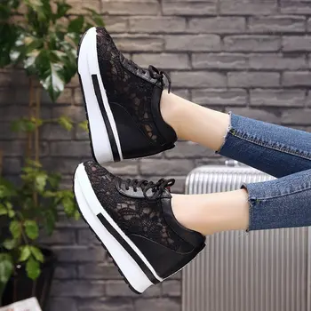 Sıcak Satış 2022 Yaz Yeni Dantel Nefes Sneakers Kadın Ayakkabı Rahat Rahat Kadın Platformu Kama Ayakkabı