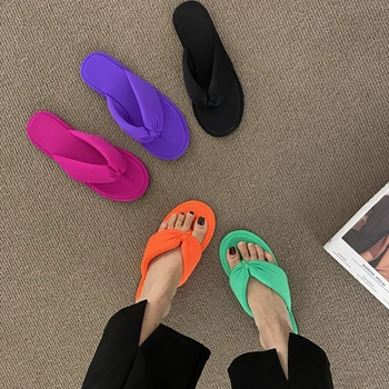Kadın Flip Flop Şeker Renk Pilili moda ayakkabılar Yeni Vahşi Açık Düz Terlik Kadınlar için Rahat Ev Yaz Slaytlar Тапочки