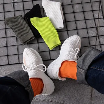 Beyaz Pamuklu Çorap Kore Tarzı Düz Renk Ins Spor Orta Buzağı Uzunluğu Çorap erkek İlkbahar ve Sonbahar Siyah Yüksek Top Uzun Çorap