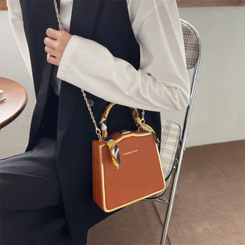 Ipek eşarp kadın küçük kare çanta yeni moda kutusu çanta marka retro zincir çanta omuz askılı çanta